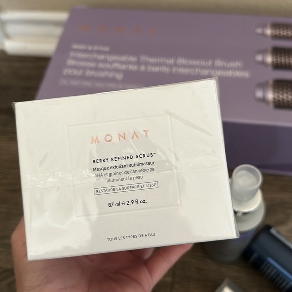 MONAT - Picture 3 of 4